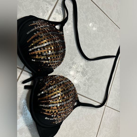 Selling all 3 together for $15 Victoria’s secret 34C swim top with 2 bottoms - Picture 7 of 8